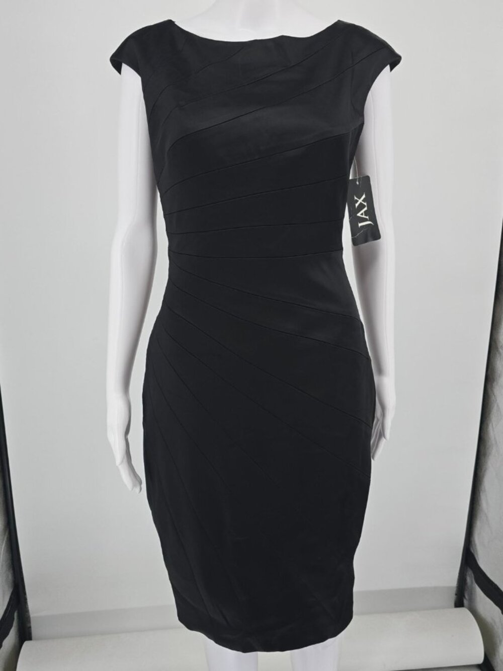 NWT 2010s Jax Black Satin Shutter Pleat Sheath Cocktail Dress (Size 6/Small)
